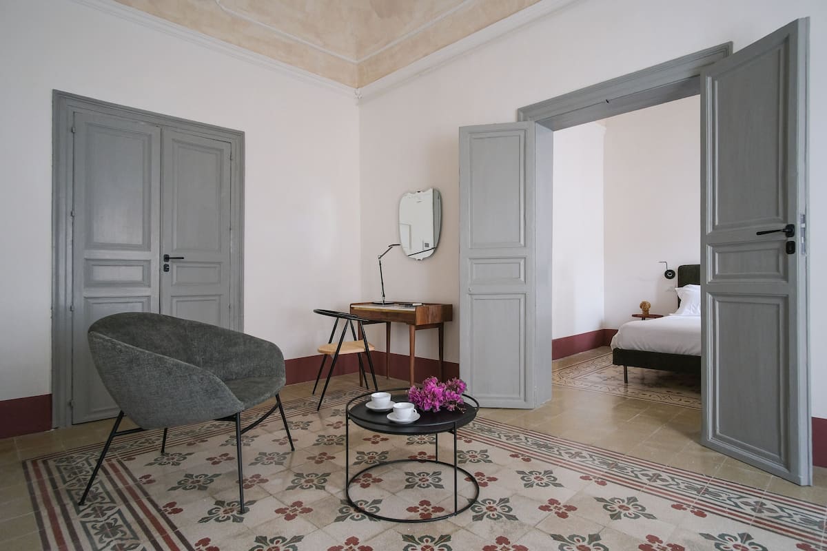 Suite | 1 bedroom, in-room safe, blackout curtains, free WiFi