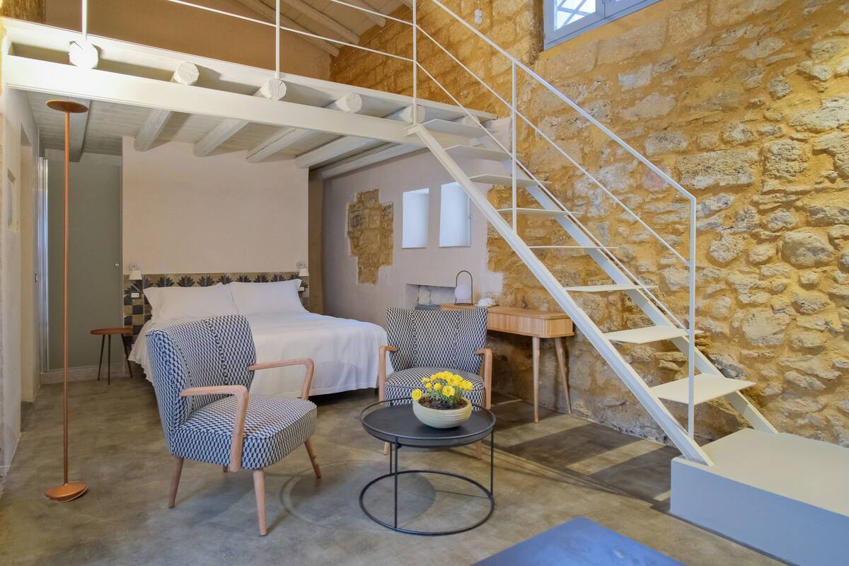 Deluxe Suite | 1 bedroom, in-room safe, blackout curtains, free WiFi