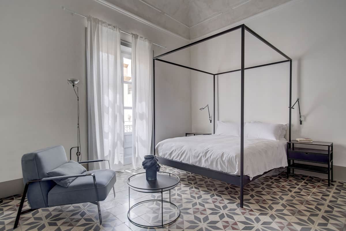 Deluxe Room | Bathroom | Hair dryer