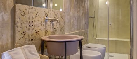 Deluxe Double Room | Bathroom