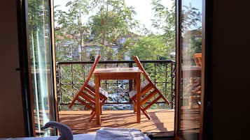 精緻雙人房 | 高級寢具、迷你吧、手提電腦工作空間、免費 Wi-Fi