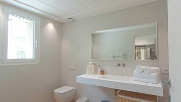 Luxury Villa | Bilik Mandi