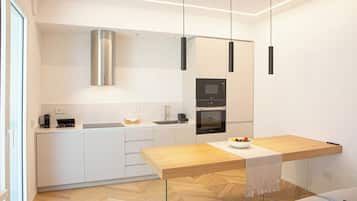Deluxe villa | Privékeuken | Een koelkast, een microgolfoven, een oven, een waterkoker
