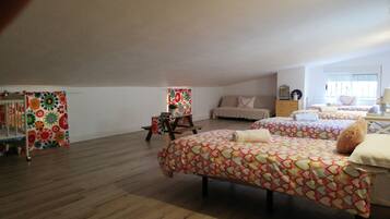 5 chambres, fer et planche à repasser, Wi-Fi, draps fournis