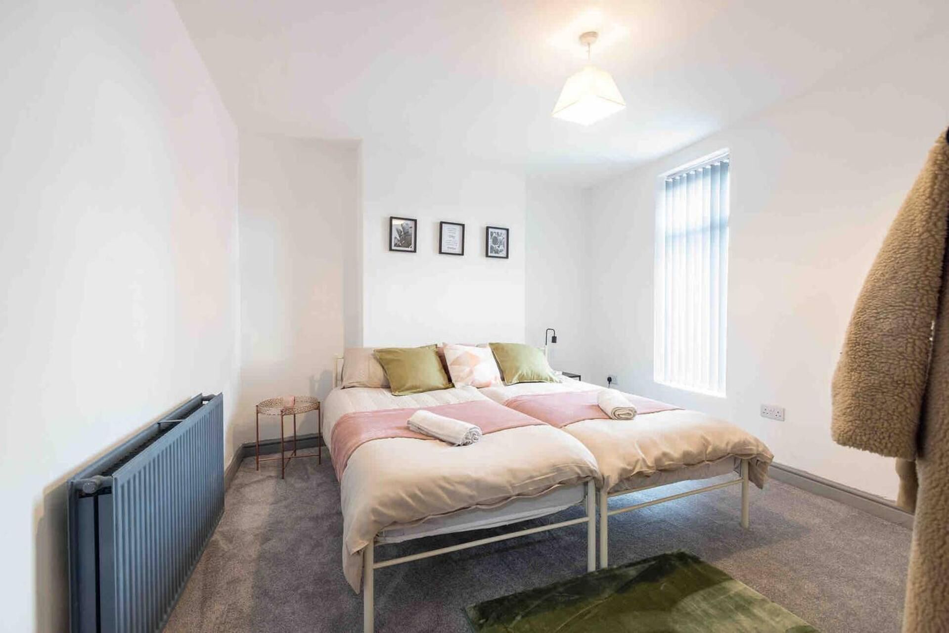 Apartment | 3 bedrooms, iron/ironing board, free WiFi, bed sheets