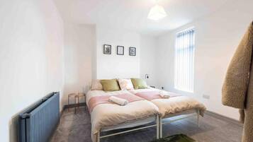 Apartment | 3 bedrooms, iron/ironing board, free WiFi, bed sheets
