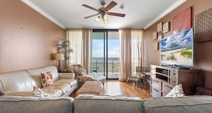 Gorgeous condo just steps away from the beach!