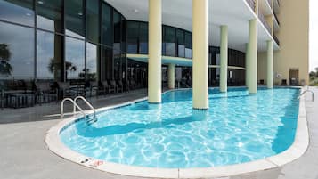 屋外プール、温水プール