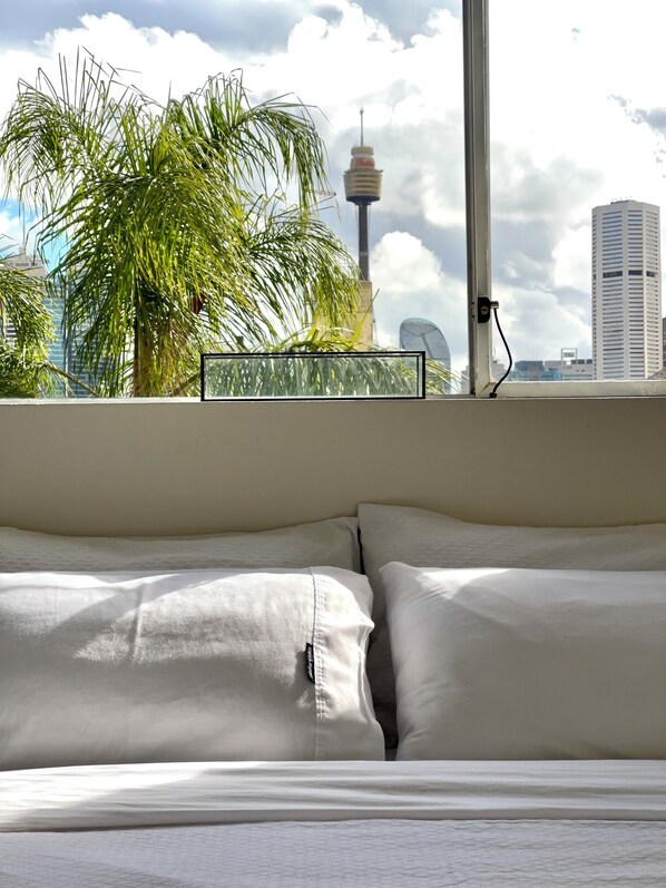 1 bedroom - Bright Studio, Balcony & Stunning City/harbor View (Potts Point)