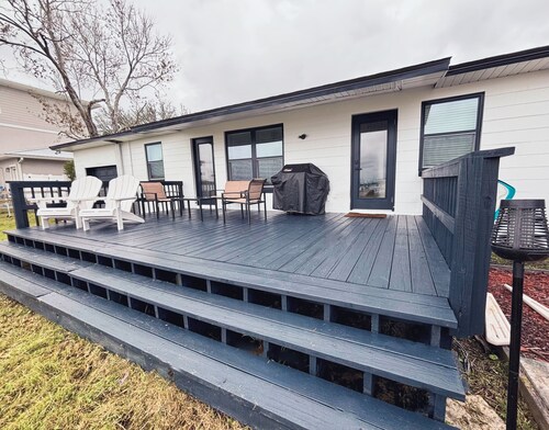 3 bed 2 bath Pool home Andrew’s island. Dolphin views from dock!