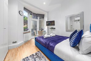 Studio | Free WiFi, bed sheets - Immaculate 1-bed Studio in London (London)