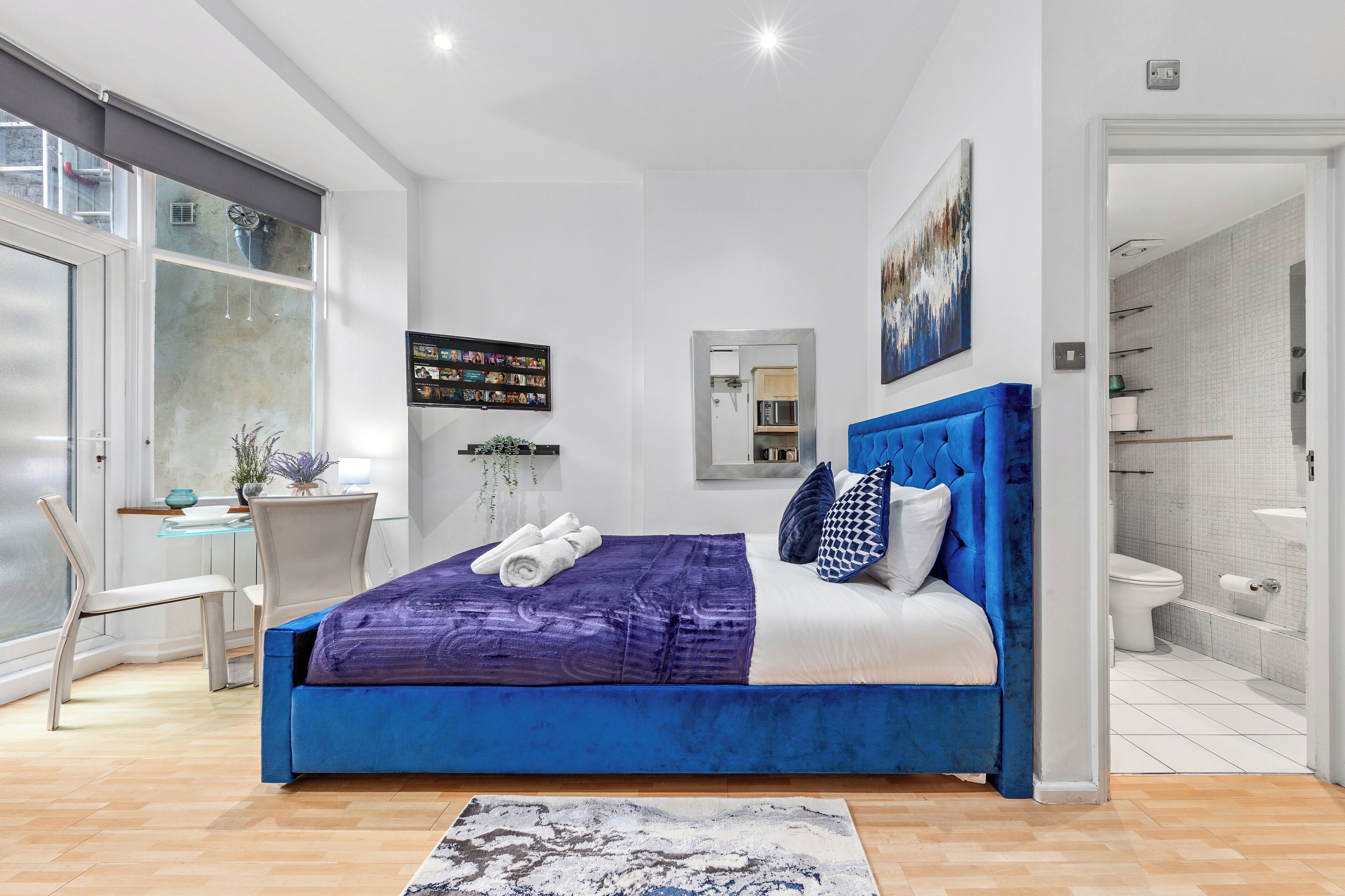 واي فاي مجانًا وملاءات أسرّة