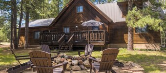 Hot tub, 2 King Suites, Fireplace w/Wood,ski 5 min away, Flat Driveway, Pac-Man