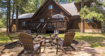 Hot tub, 2 King Suites, Fireplace w/Wood,ski 5 min away, Flat Driveway, Pac-Man