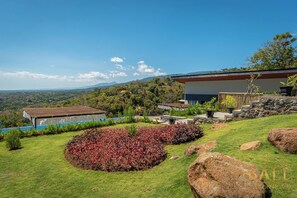 Property grounds - Breathtakingly Beautiful and offers a panoramic view! (Kaliasem)