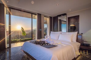 5 habitaciones, tabla de planchar con plancha y cuna de viaje 