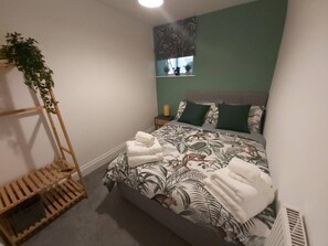 1 habitación, tabla de planchar con plancha, wifi gratis y ropa de cama 