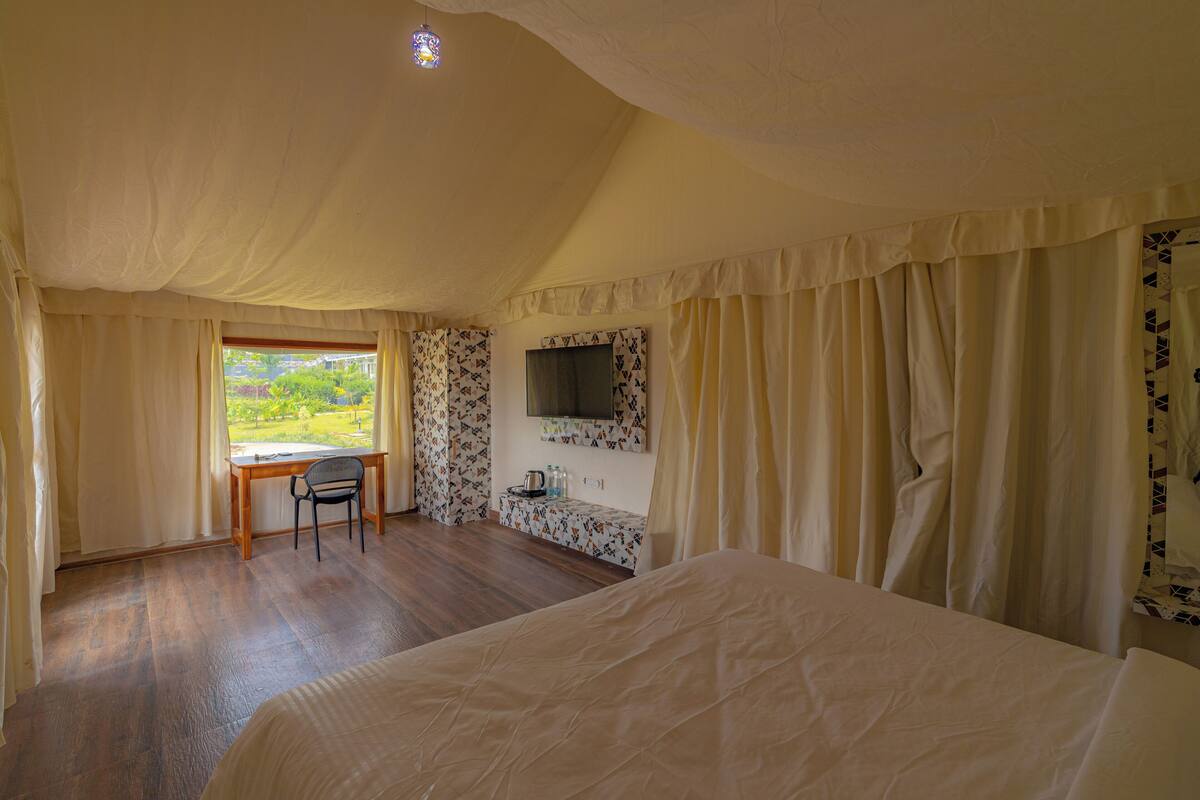 Premier Room | Minibar, desk, laptop workspace, iron/ironing board (on request)