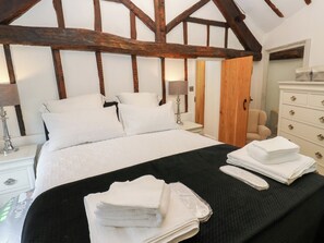 2 bedrooms, individually decorated, individually furnished, free WiFi