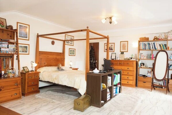 7 bedrooms, free WiFi