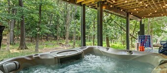 5BR Private Mountain Game Cabin! Hot Tub, Fire Pit
