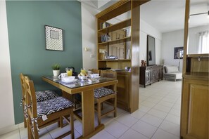 Apartment | Private kitchen | Oven, electric kettle, toaster, cookware/dishes/utensils