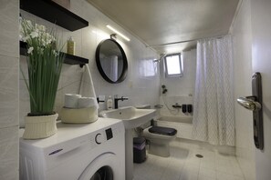 Bathroom - Renaissance City Apartment  (Heraklion)