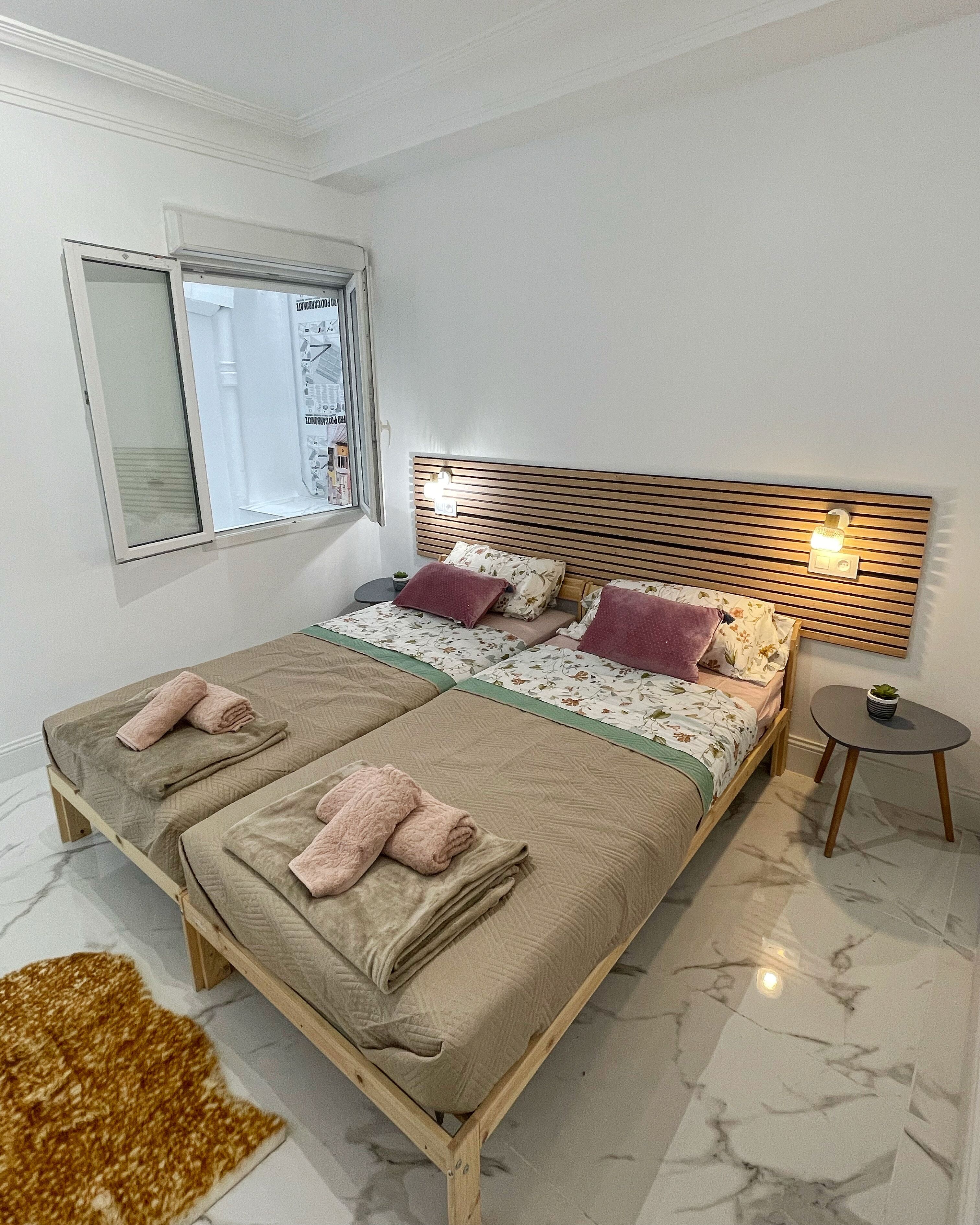 3 slaapkamers, een bureau, een strijkplank/strijkijzer, wifi