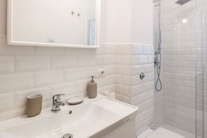 Bathtub, hair dryer, towels