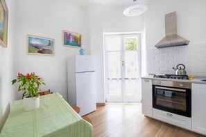 Frigorifero, forno, lavastoviglie, macchina per tè/caffè