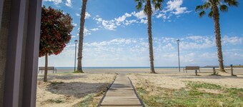 Beautiful Beach apartment with Pool and AC! with sea view