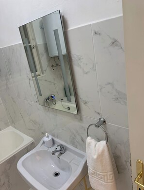 Bathroom - Spacious Apartment in the Heart of Split City Center (Split)