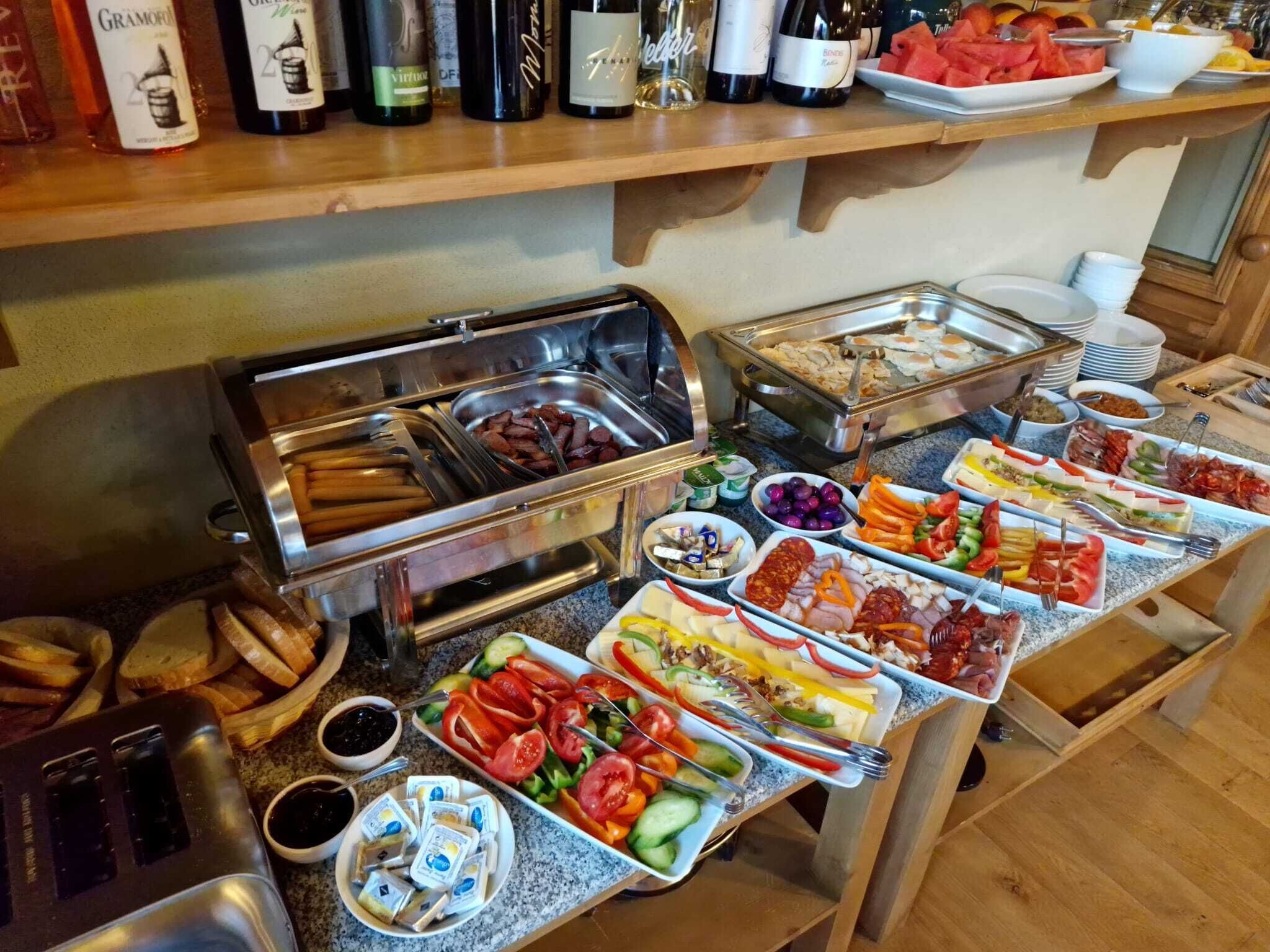 Free daily buffet breakfast