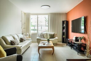 Living area - Homey Sea-Side Apartment by Sea N' Rent (Netanya)