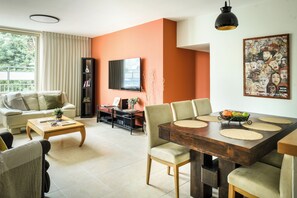 公寓 | 起居区 | 65-英寸智能电视（配备有线频道）