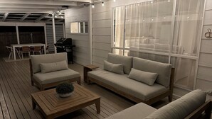 A cozy outdoor seating area with a sofa, two armchairs, and a coffee table. - Castaway, Cowes beach house (Cowes)