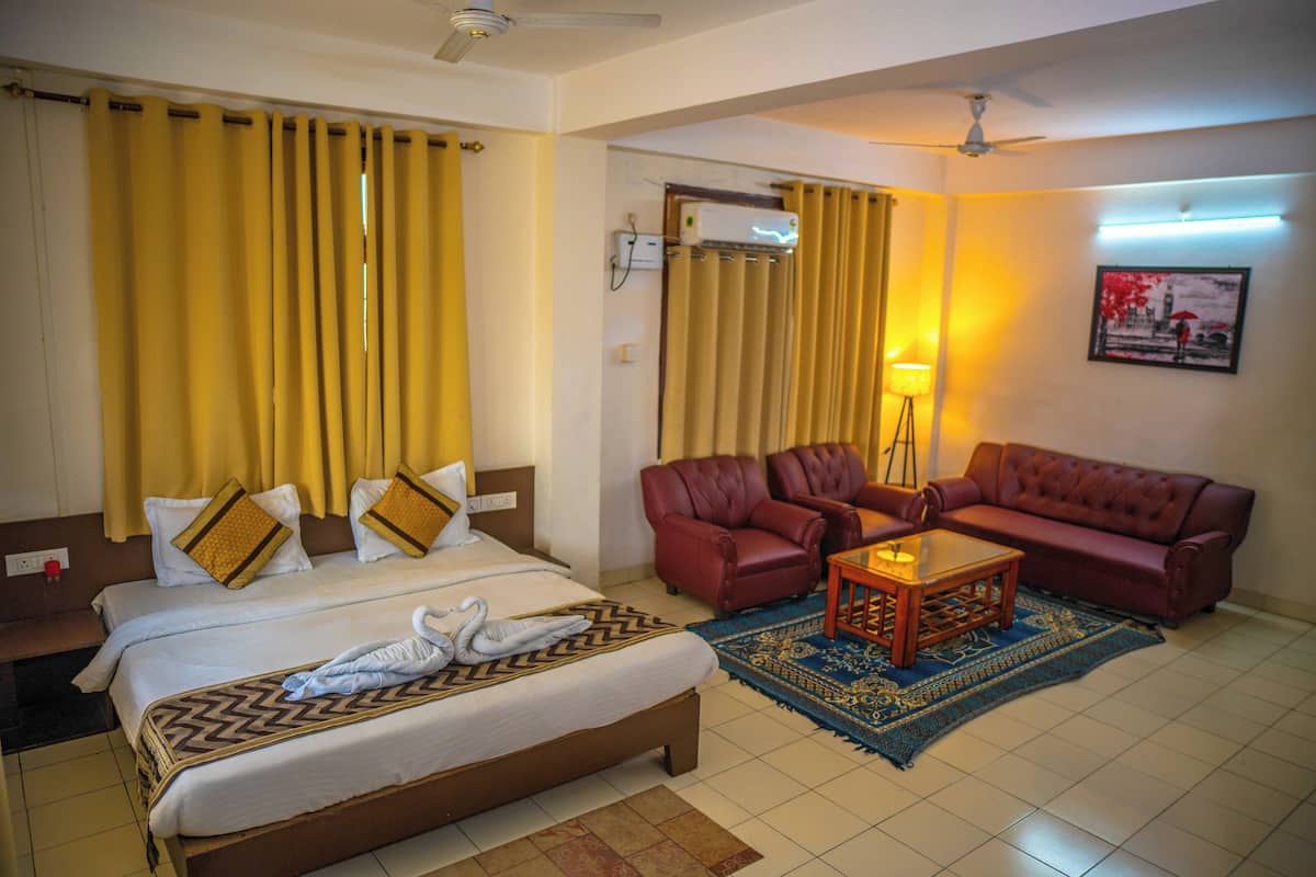 Executive Room | Pillow-top beds, free WiFi, bed sheets