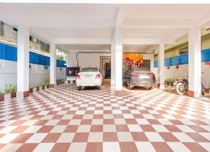 Bãi đậu xe tự phục vụ miễn phí