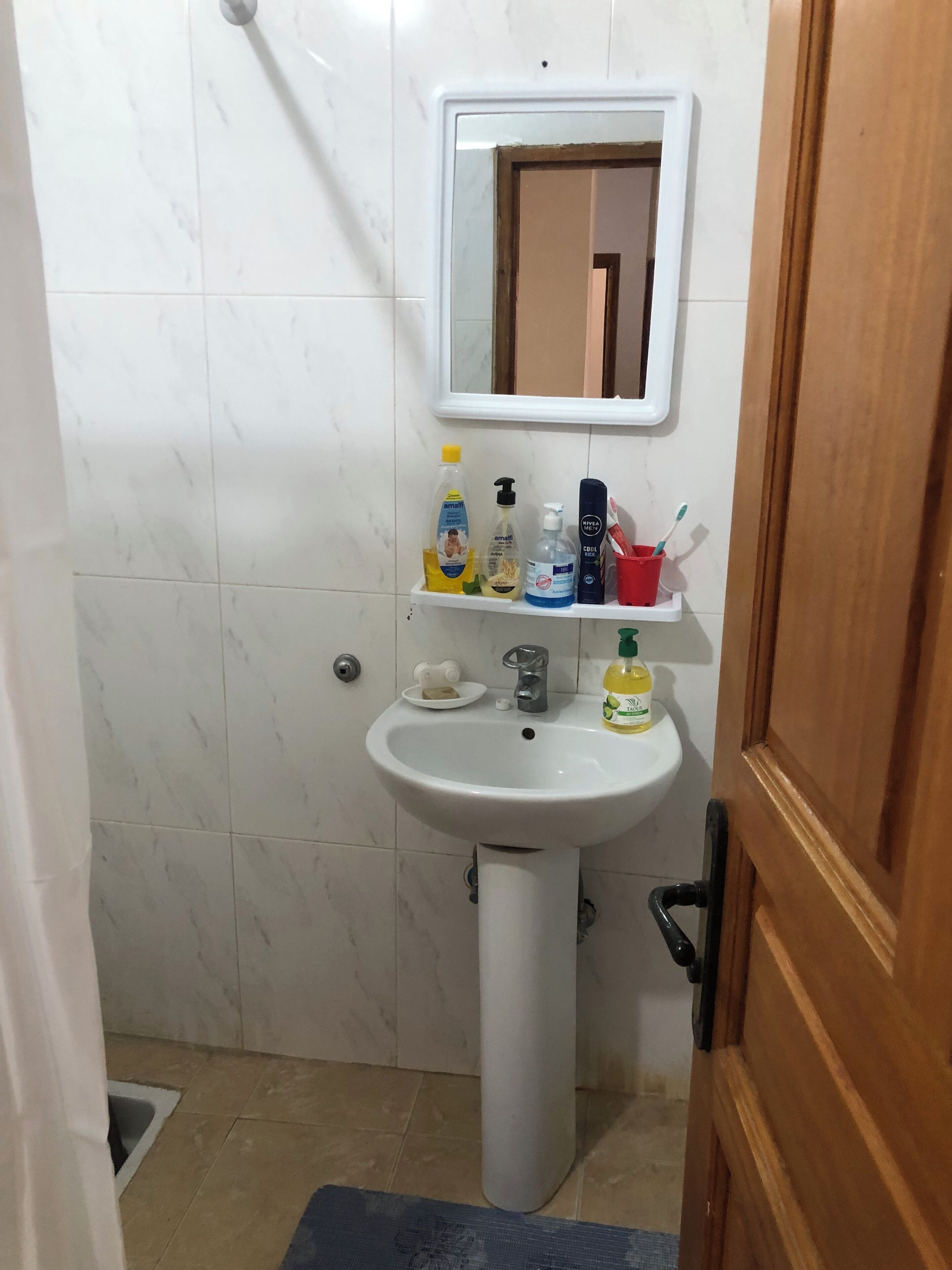 Ducha, toallas, papel higiénico