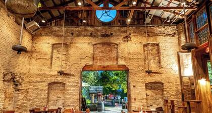 Quick Walk to Gruene Hall - Great Riverfront Location, Tube from the Property!