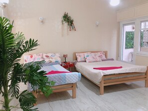 Superior Studio Suite | Laptop workspace, soundproofing, free WiFi - Midtown Homes & studios (Cairo)