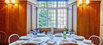 Ostlers - beautiful former Coaching Inn with parking and late Sunday checkout.