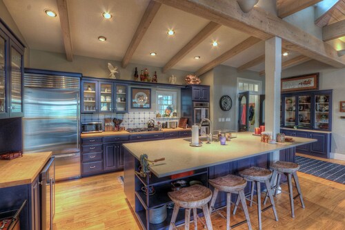 Amazing Home on 7 Acres - 20 Min. to DGO - Fire Pit - Views/AC