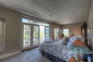 5 makuuhuonetta, silitysrauta/-lauta, ilmainen Wi-Fi, vuodevaatteet