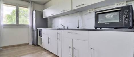 Microwave, oven, stovetop, coffee/tea maker