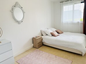 2 多间卧室、熨斗/熨衣板、免费 WiFi、床单