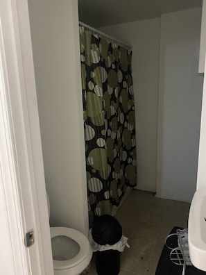 Hårføner, håndklær, såpe og toalettpapir