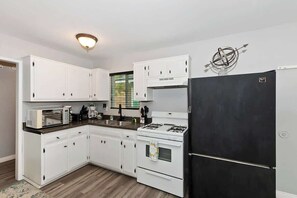 Fridge, oven, stovetop, cookware/dishes/utensils