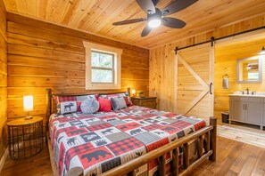 3 عدّة غرف نوم وخزنة داخل الغرفة وواي فاي مجانًا وملاءات أسرّة