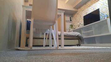 1 bedroom, bed sheets